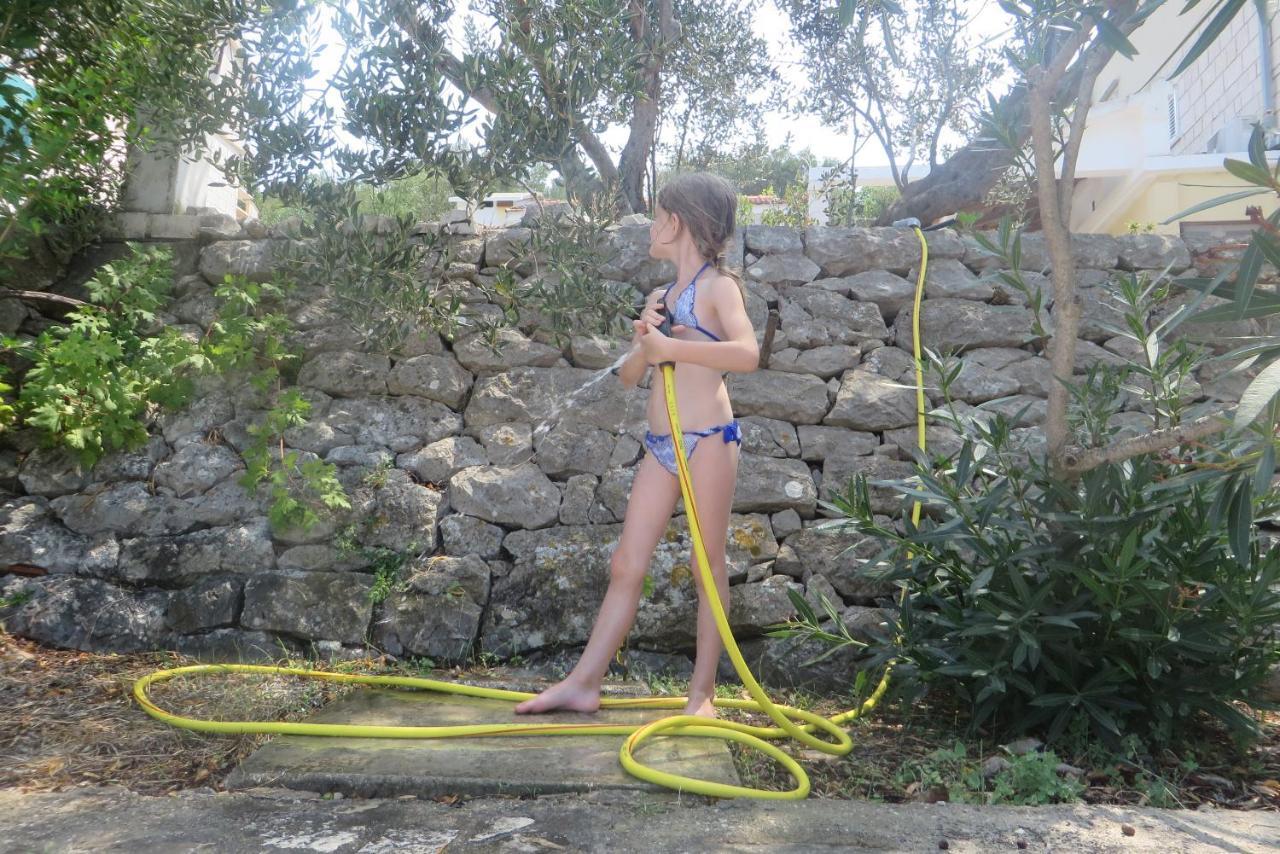 I&J Relaxing Beach Apartments Račišće Extérieur photo